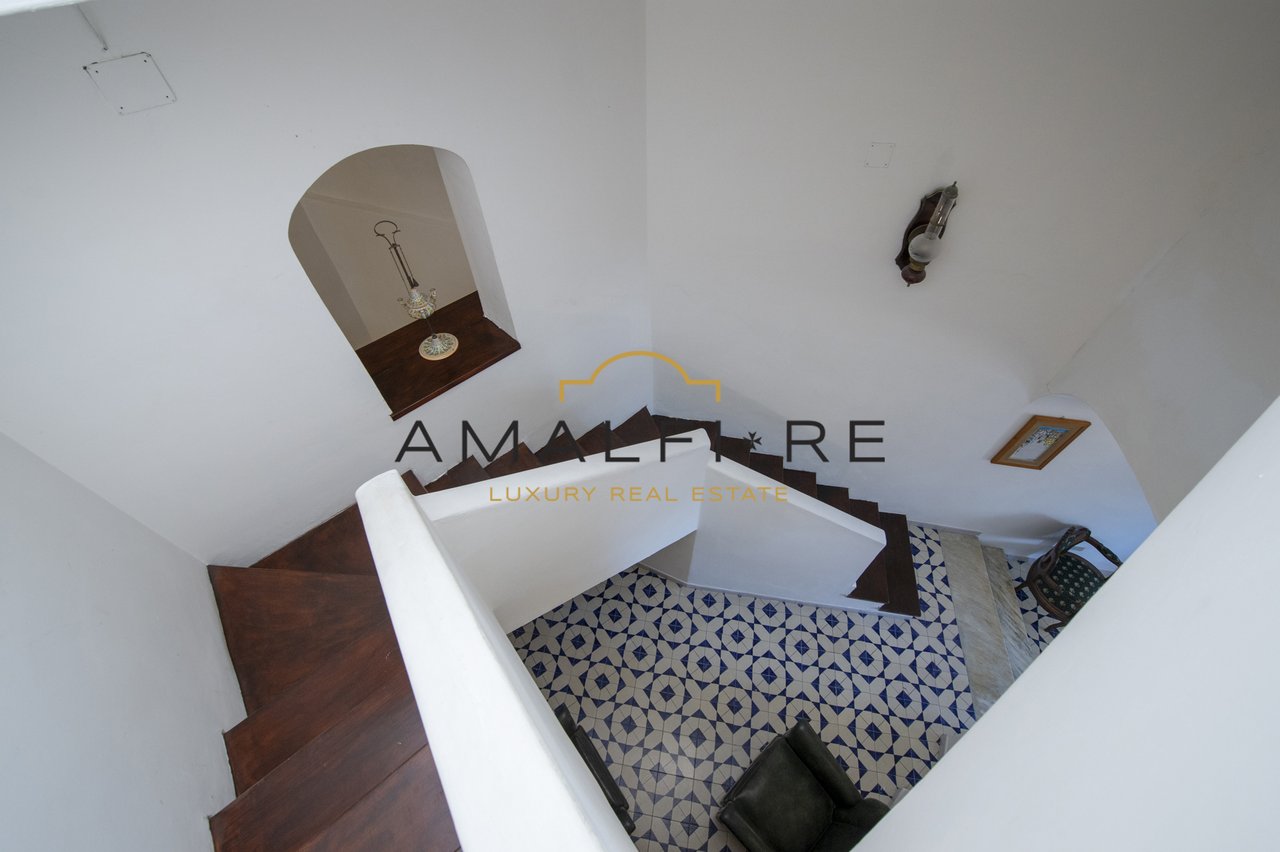 Albori Two-level Apartment in Vietri Sul Mare