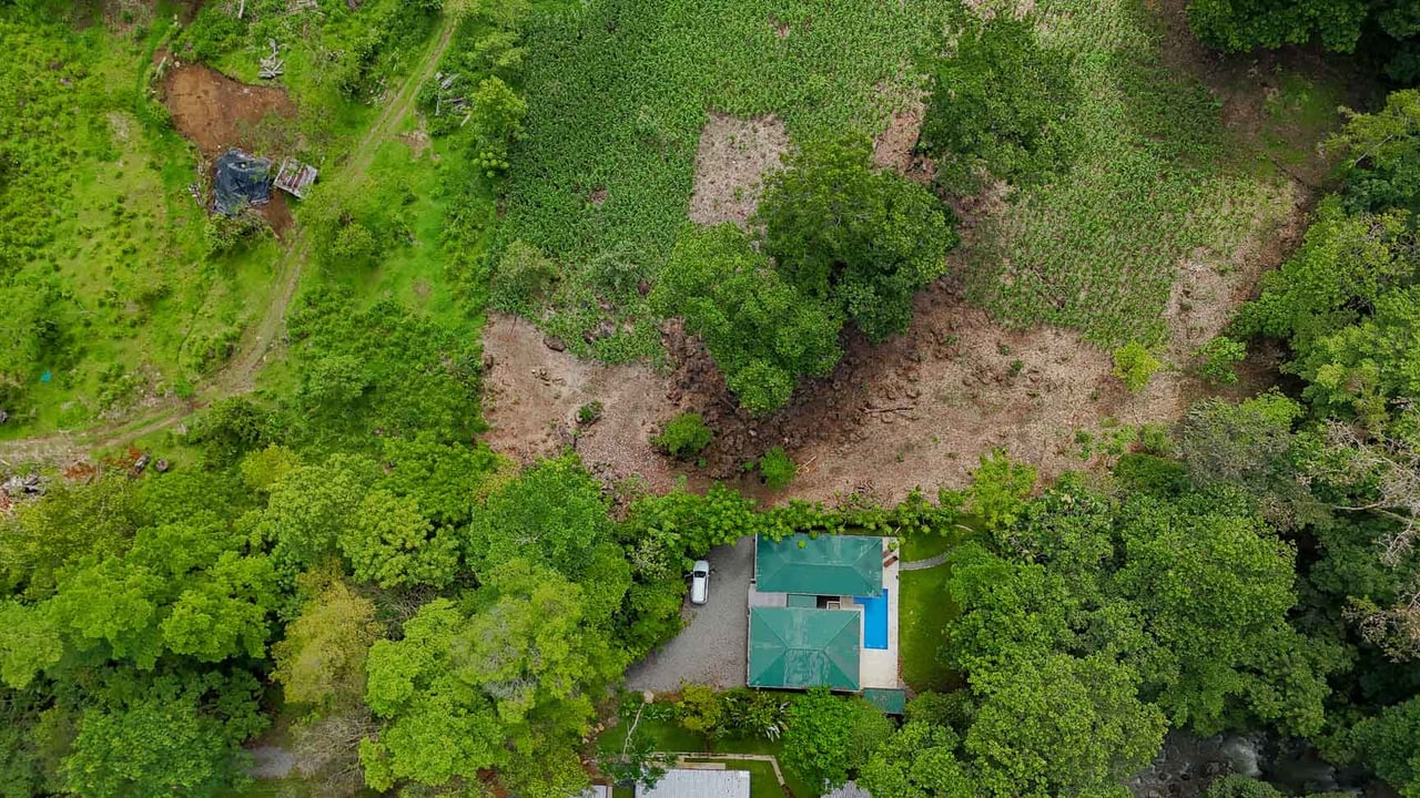 Rainforest Home with River, Jungle Trails & Pool in Ojochal