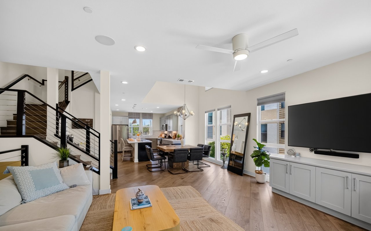 1687 Grand View