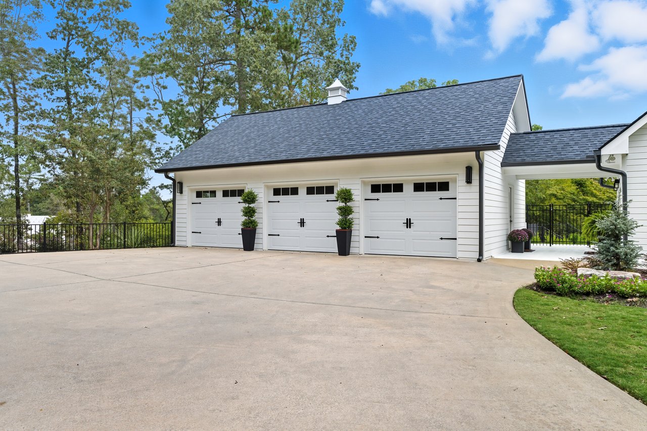Photo of 3 Car Garage in Alpharetta, GA