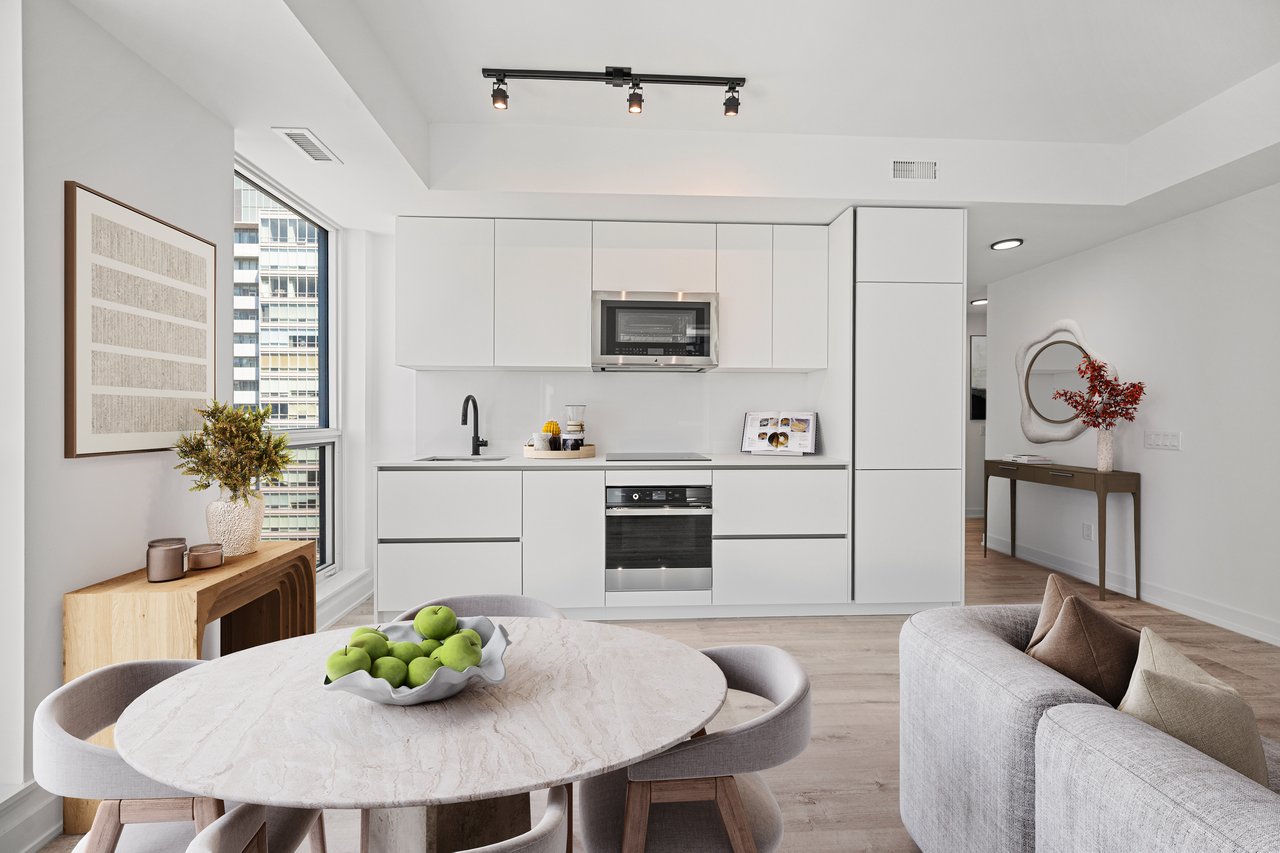 327 King Street W 3905, Toronto C01 Unit: 3905