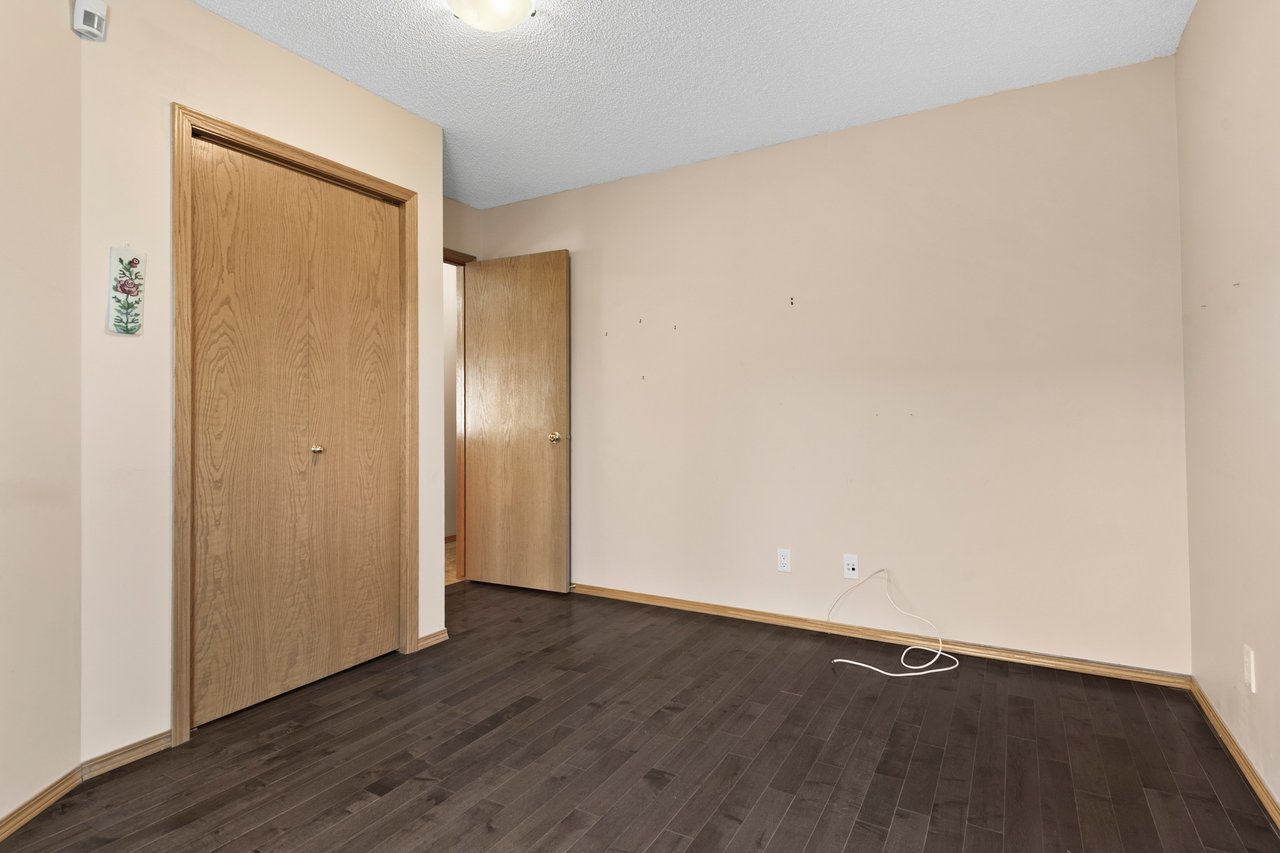 222 Arbour Cliff Close NW