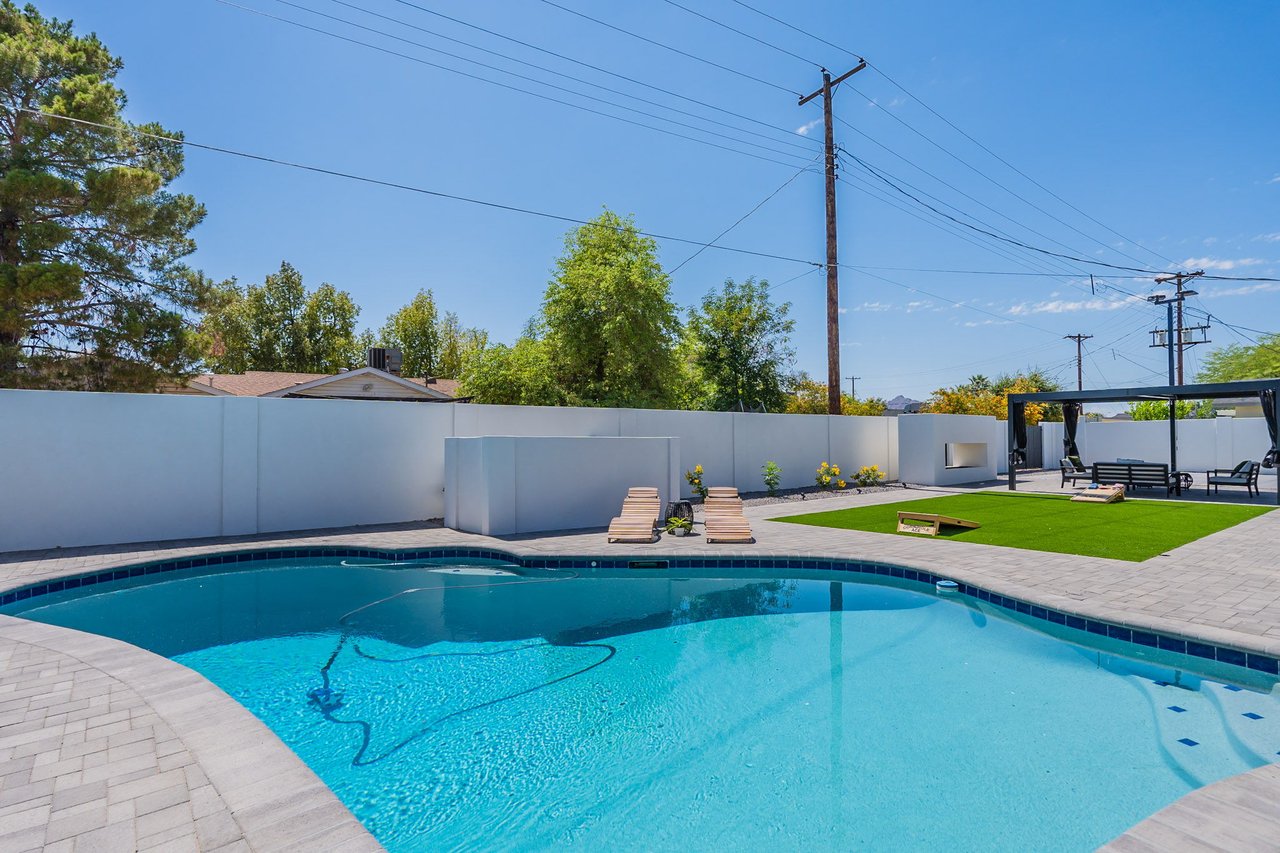 3016 N 84TH Place