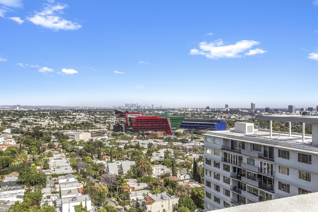 Prestigious Plaza Towers | 5-Star Amenities - Full Service Building