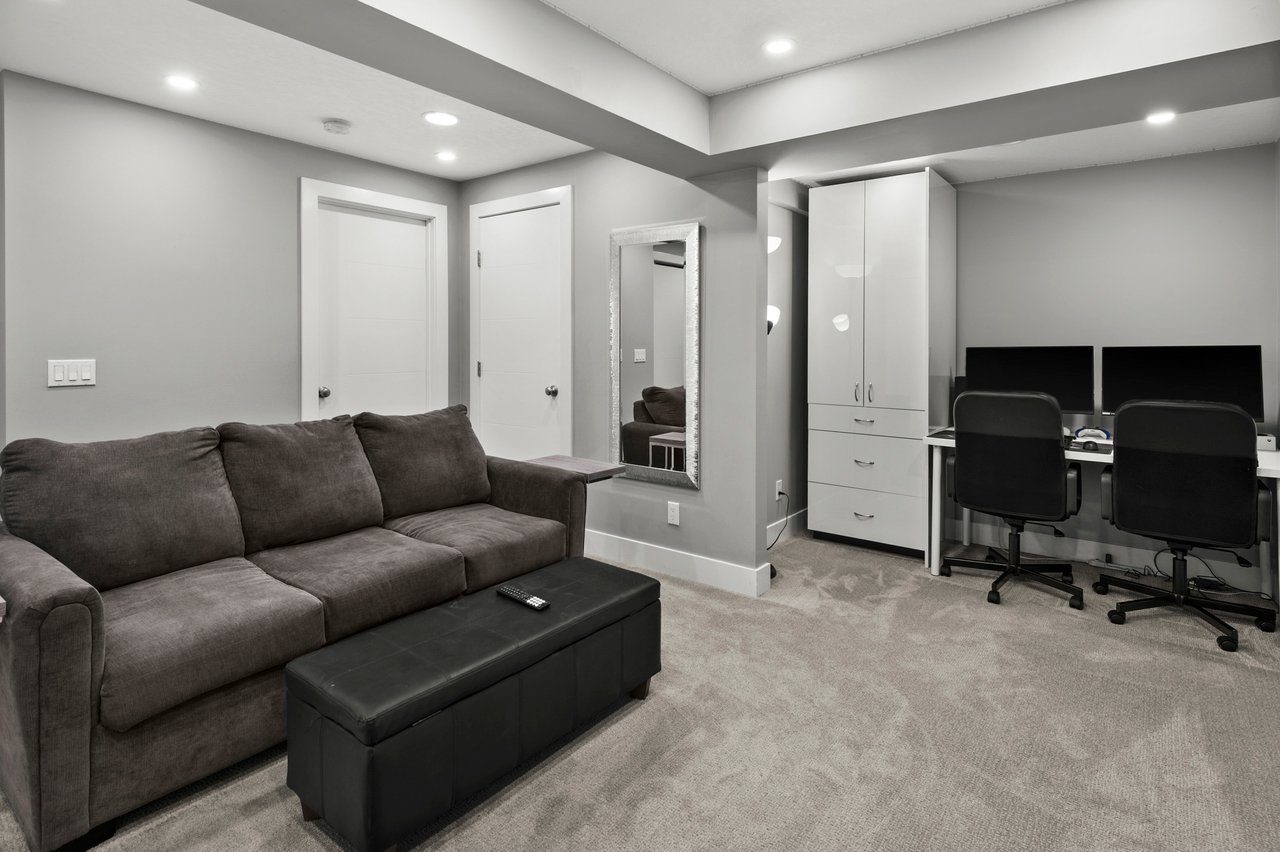 36 Hidden Hills Road NW