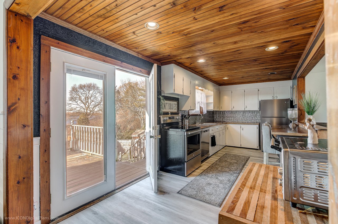 2685 Main Road, Tiverton, RI 02878