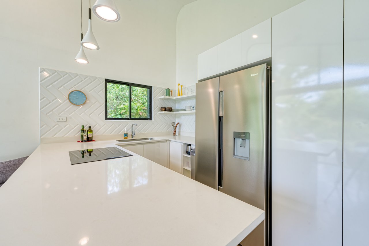 Modern Eco Villa in Central Uvita Only 5 Minutes from Surf Beach