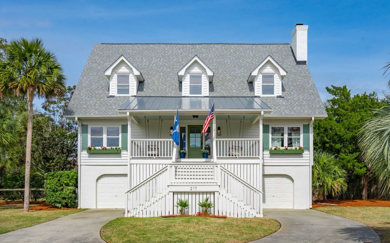 Renovated Old Village Home – 217 William Street Extension