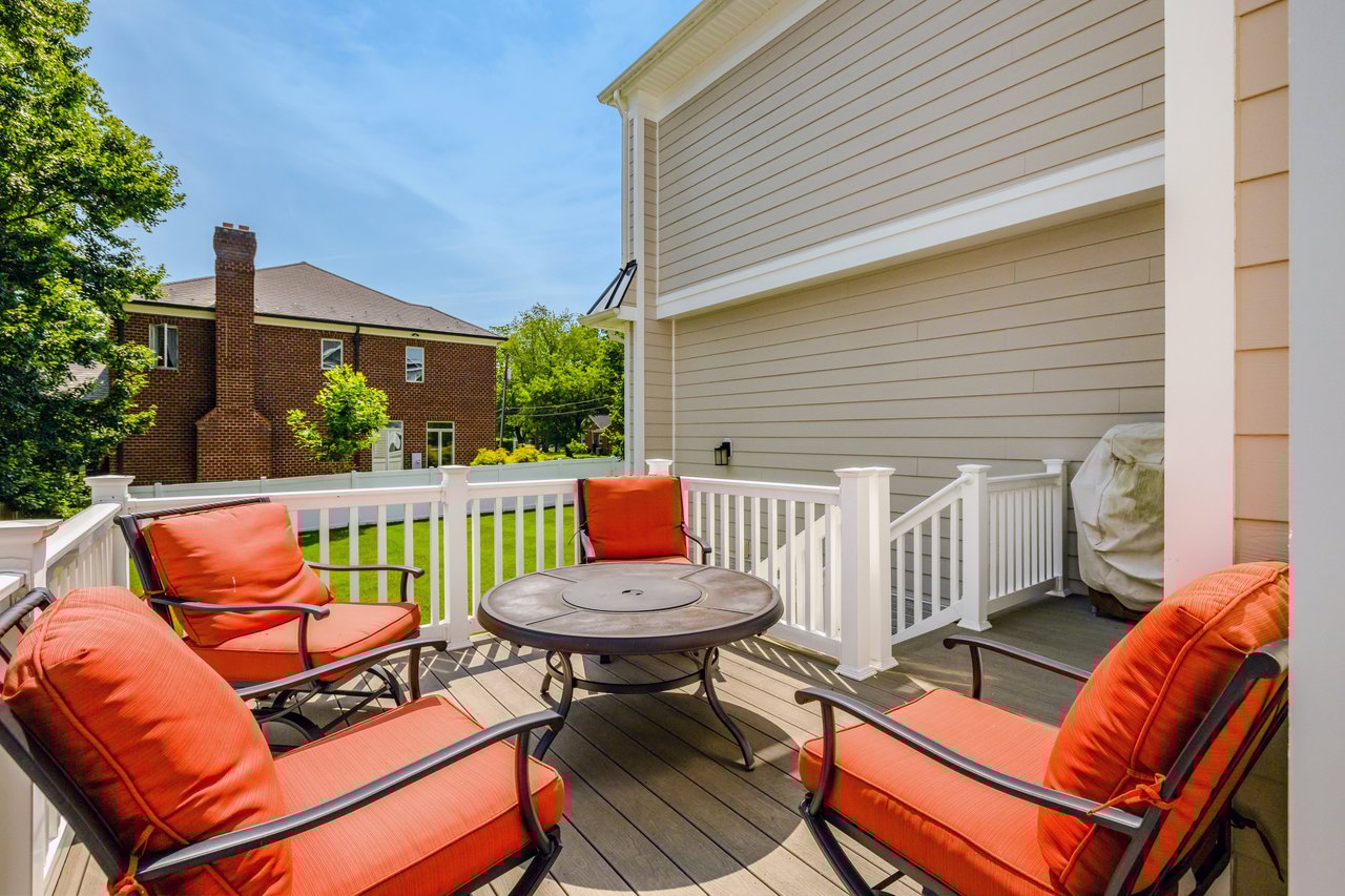 300 Jade Ct NW
