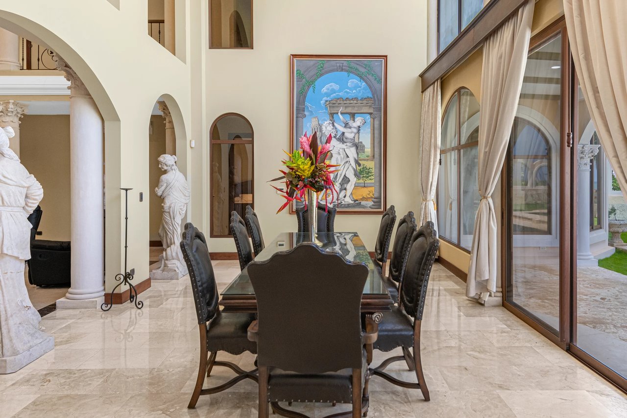 Hermosa Villa Beachfront Estate
