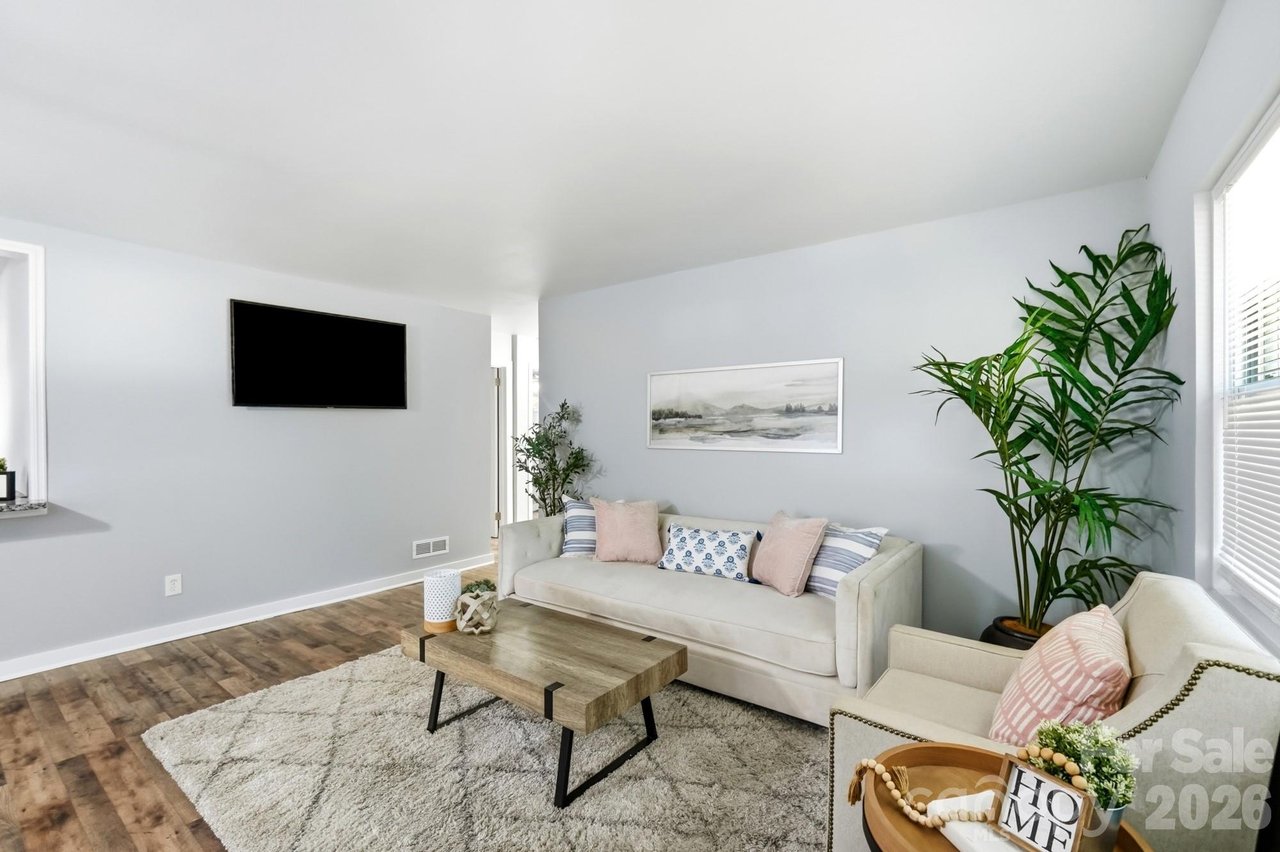 Your Gateway to Enderly Park: A Charming Brick Ranch Near Uptown