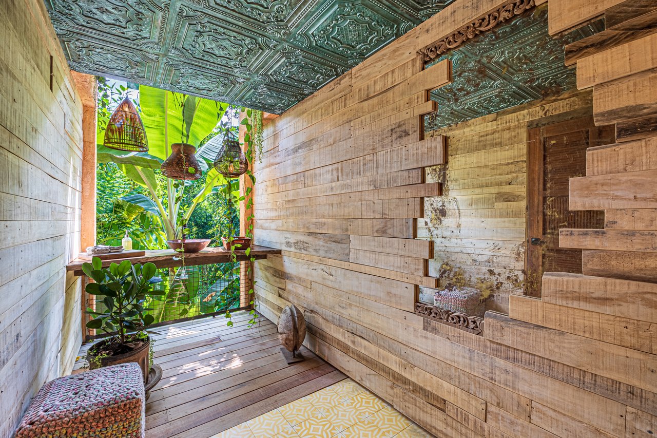 2.56 ACRES – 3 Bedroom Artistic Architectural Masterpiece, Recording Studio, Ocean View, Pool, 1 Bedroom Guest House!!!