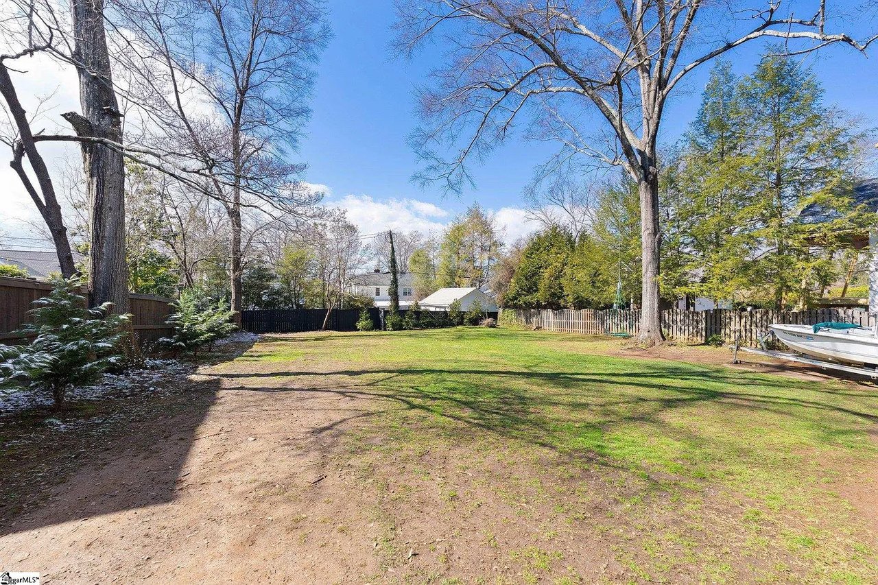 22 N Brookwood Dr