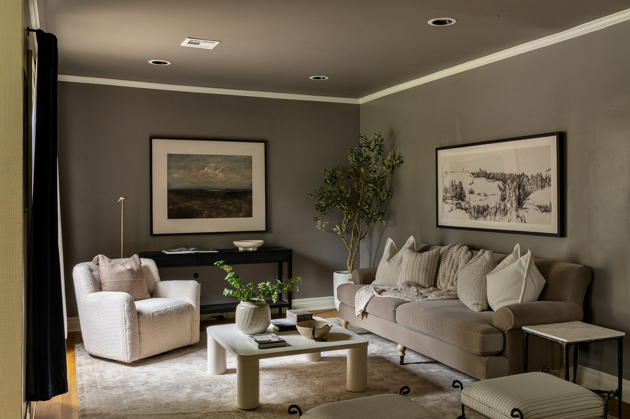 Living Space in Brookhaven Home listed by Jennifer Kragh Group