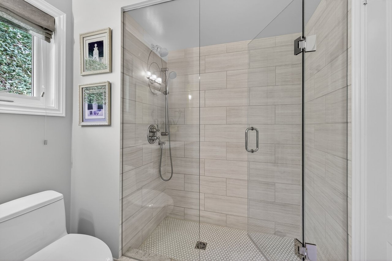 6 Falling Leaf Crt, Aurora