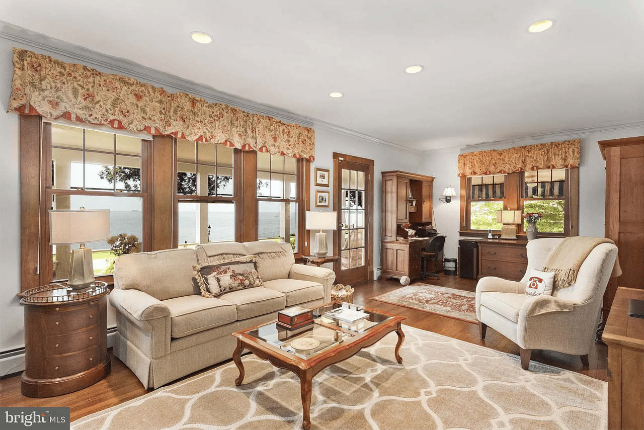 57 Bay Dr