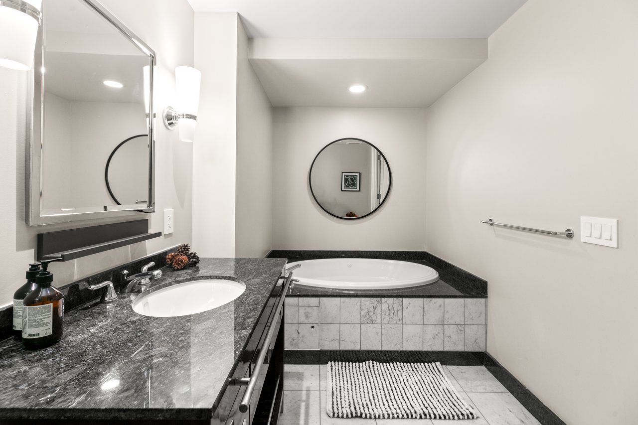 2700 Las Vegas Boulevard 2303