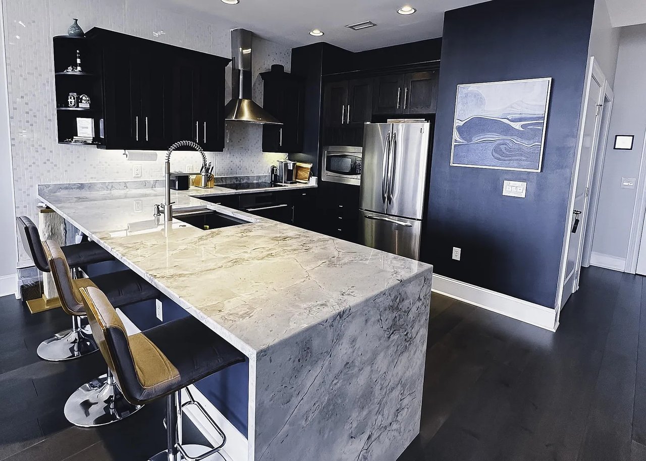 400 W North St #1218