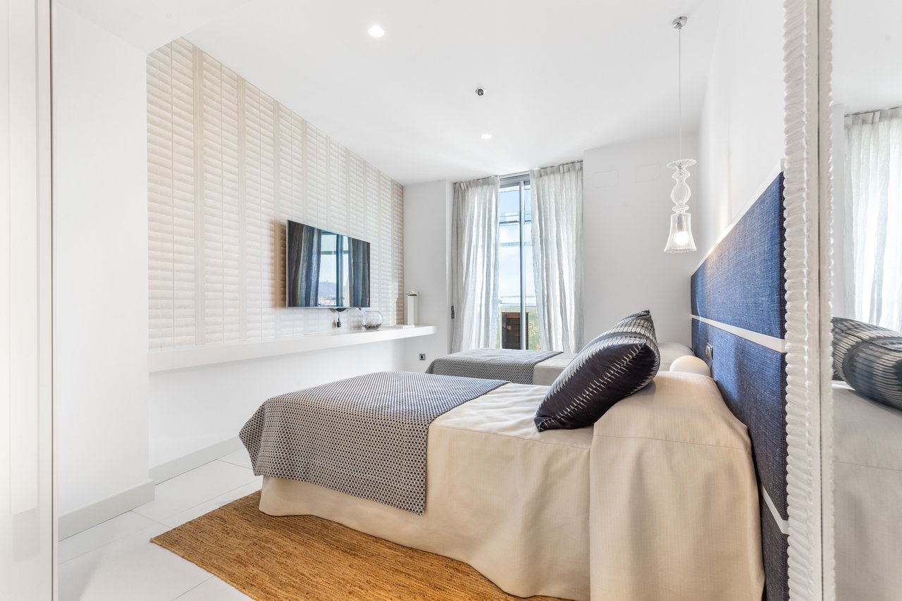 Luxury penthouse in Diagonal Mar, with views and pool 