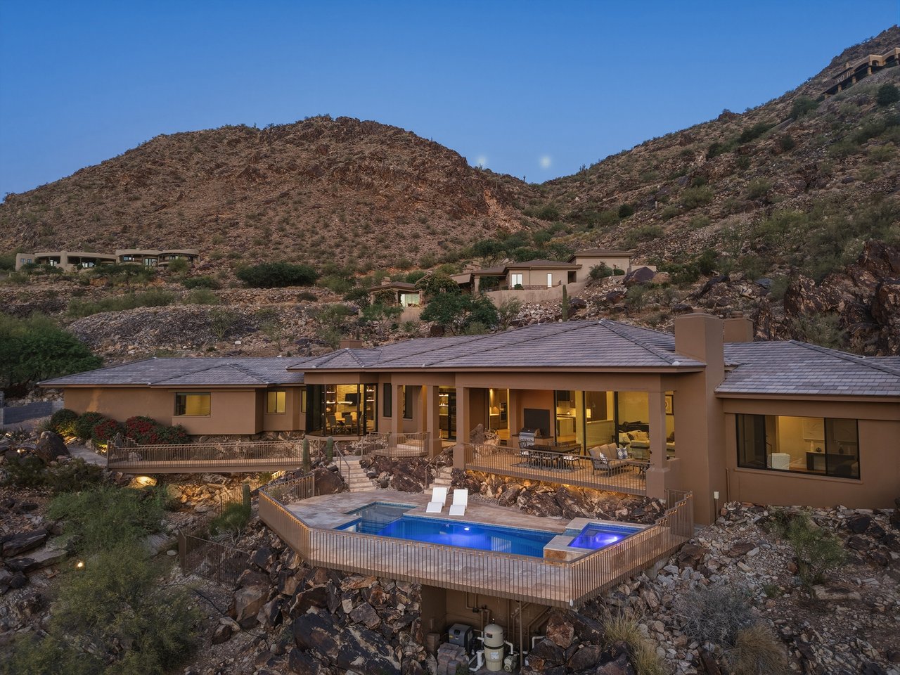 5411 E ROADRUNNER Road