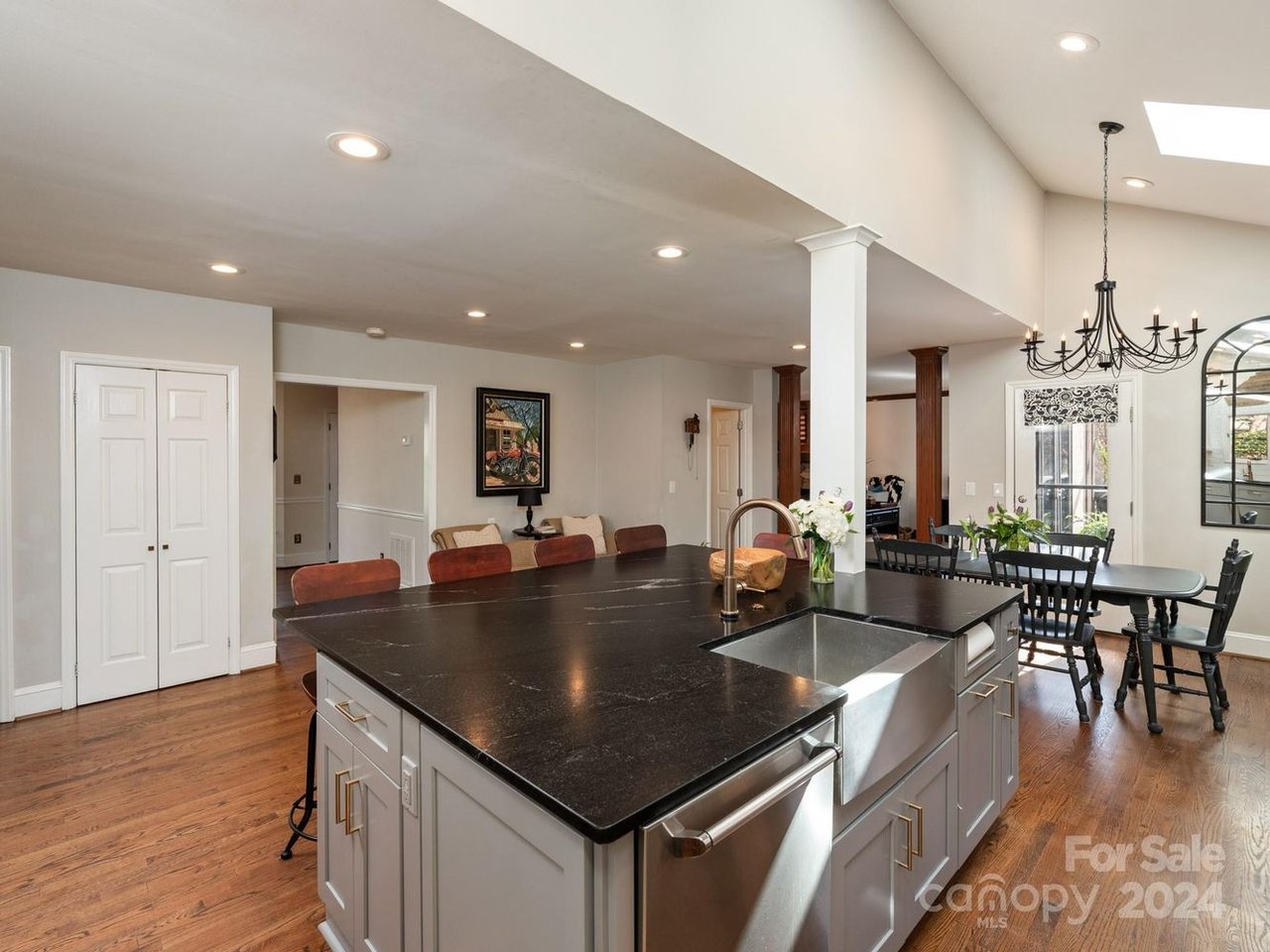 2324 Wedgewood Dr