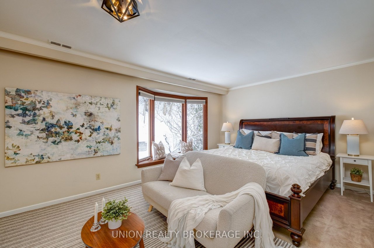 37 Fallingbrook Dr