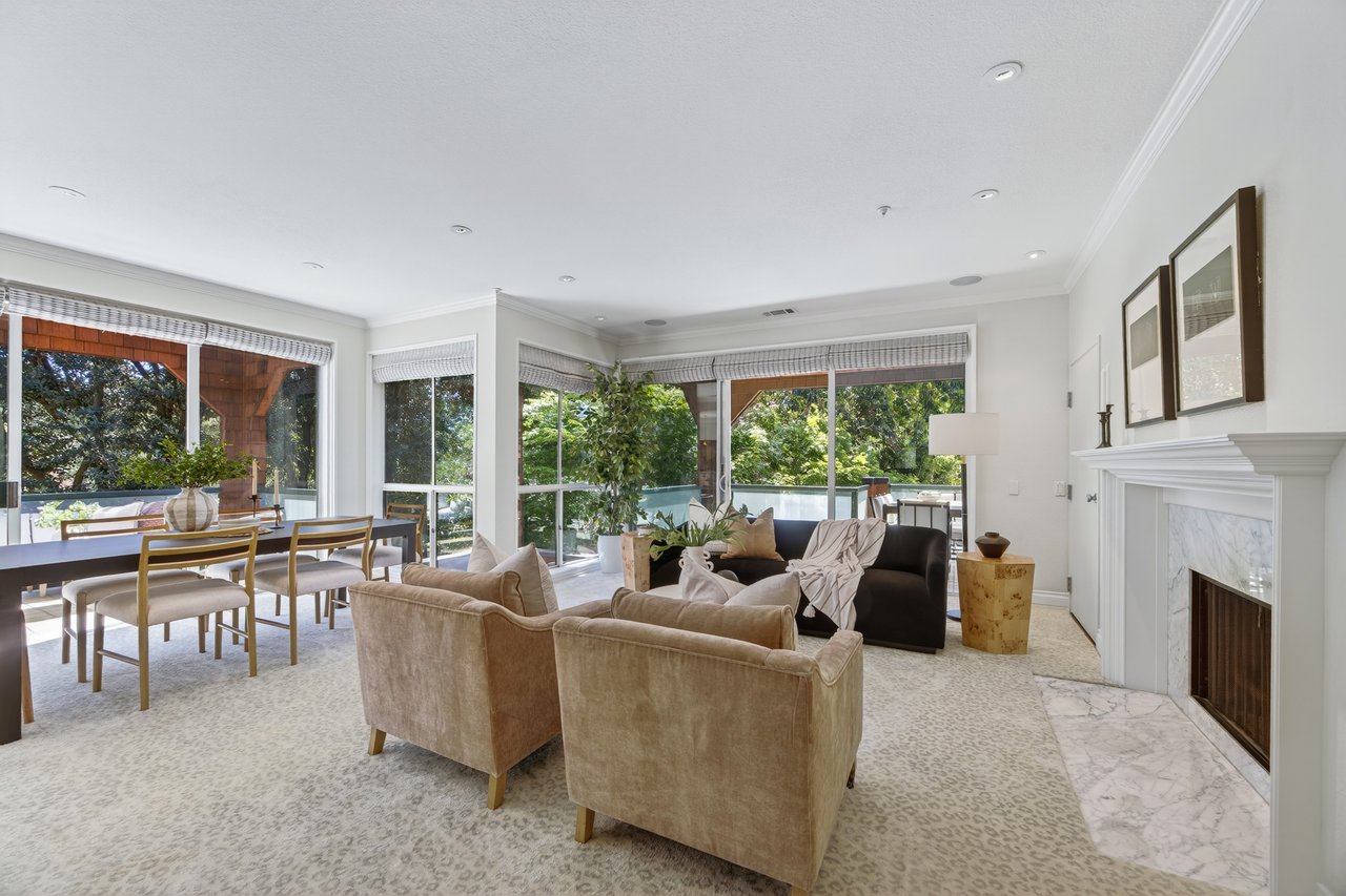 Luxurious End Unit in Point Tiburon