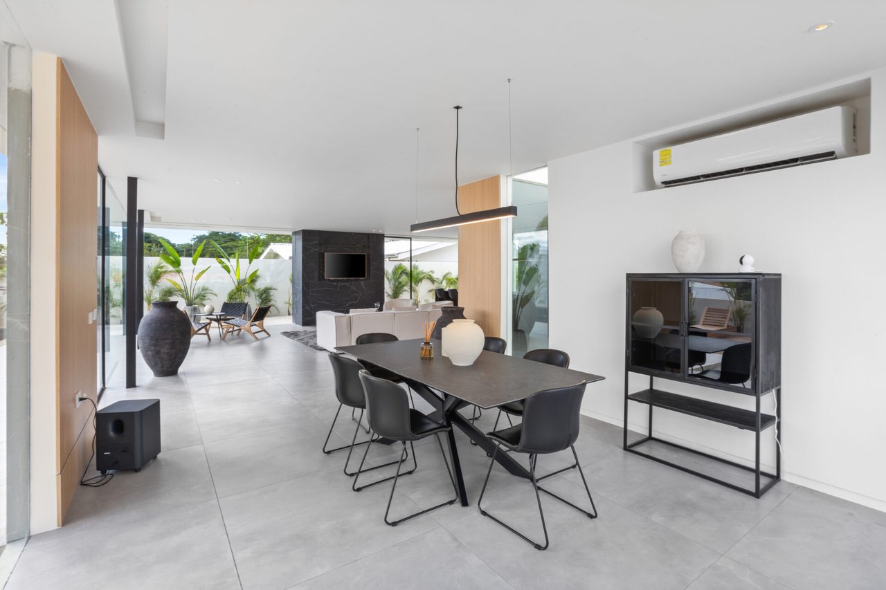 Villa Juba | Contemporary 4-Bedroom Villa with Mono Loco Beach Club Membership in Tamarindo