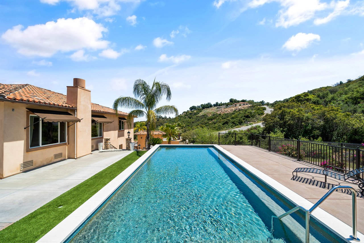 36505 Calle De Lobo