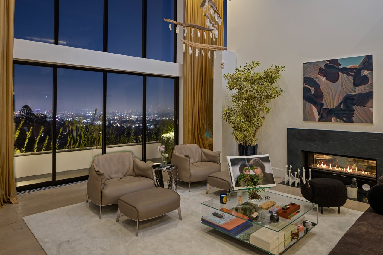 8080 Laurel View Dr, Los Angeles