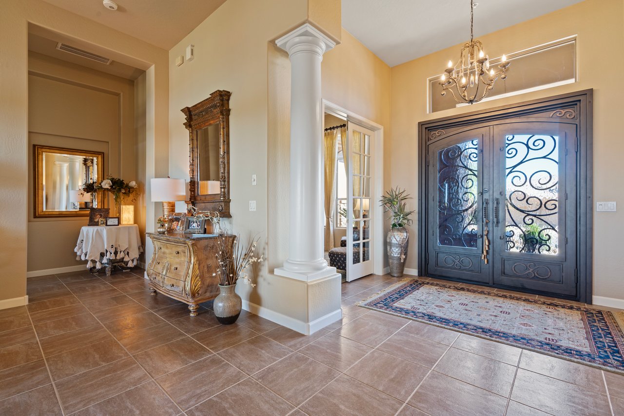 9812 E ROADRUNNER Drive