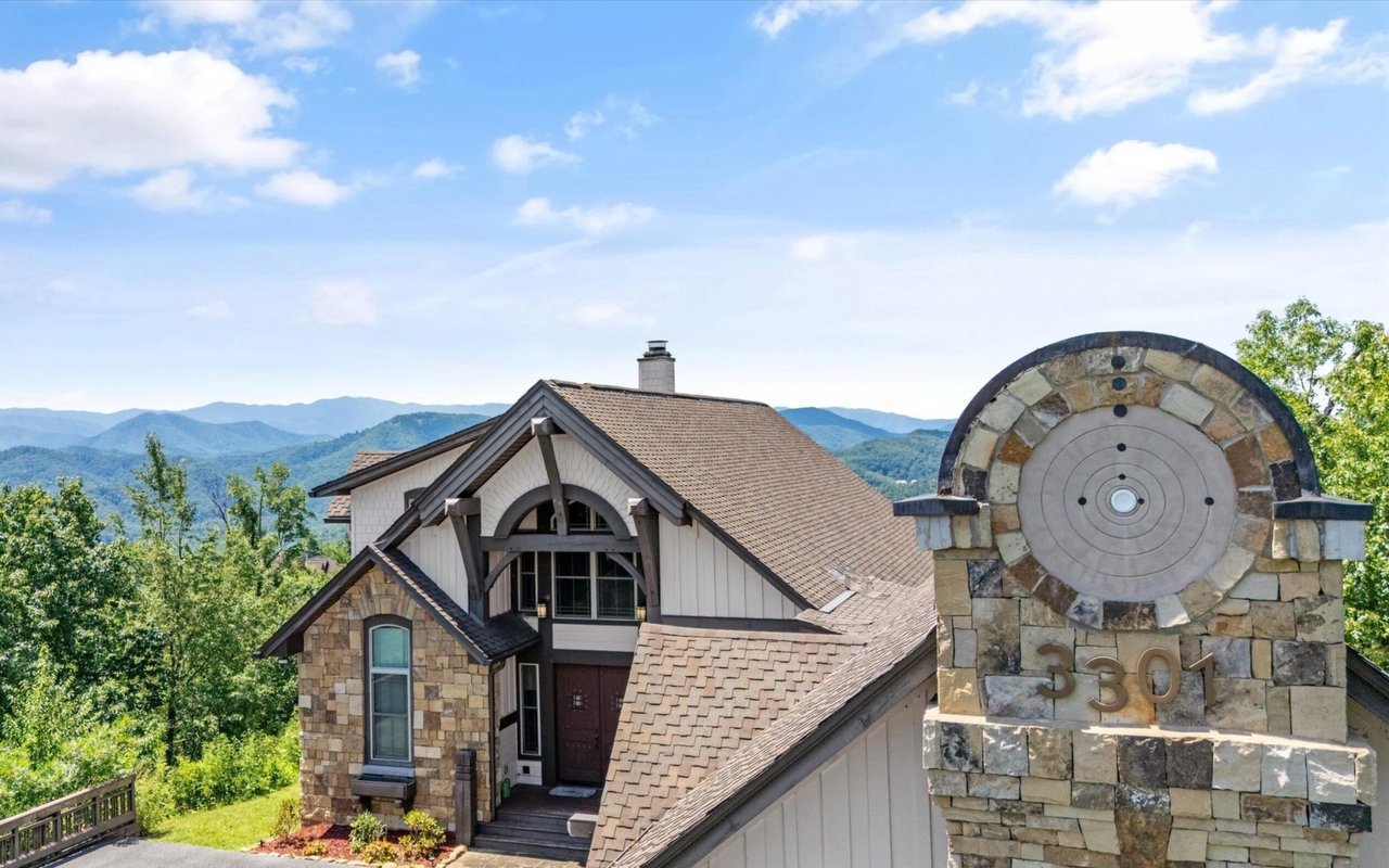 Wallace Luxury Spotlight | 3301 Summit Trails Drive Sevierville, TN 37862