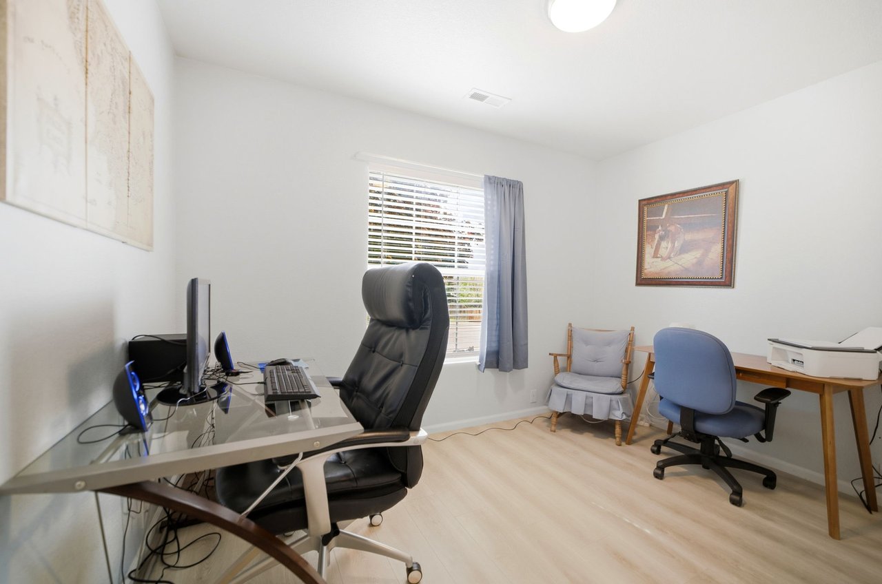 3rd bedroom or could be great office on front of house