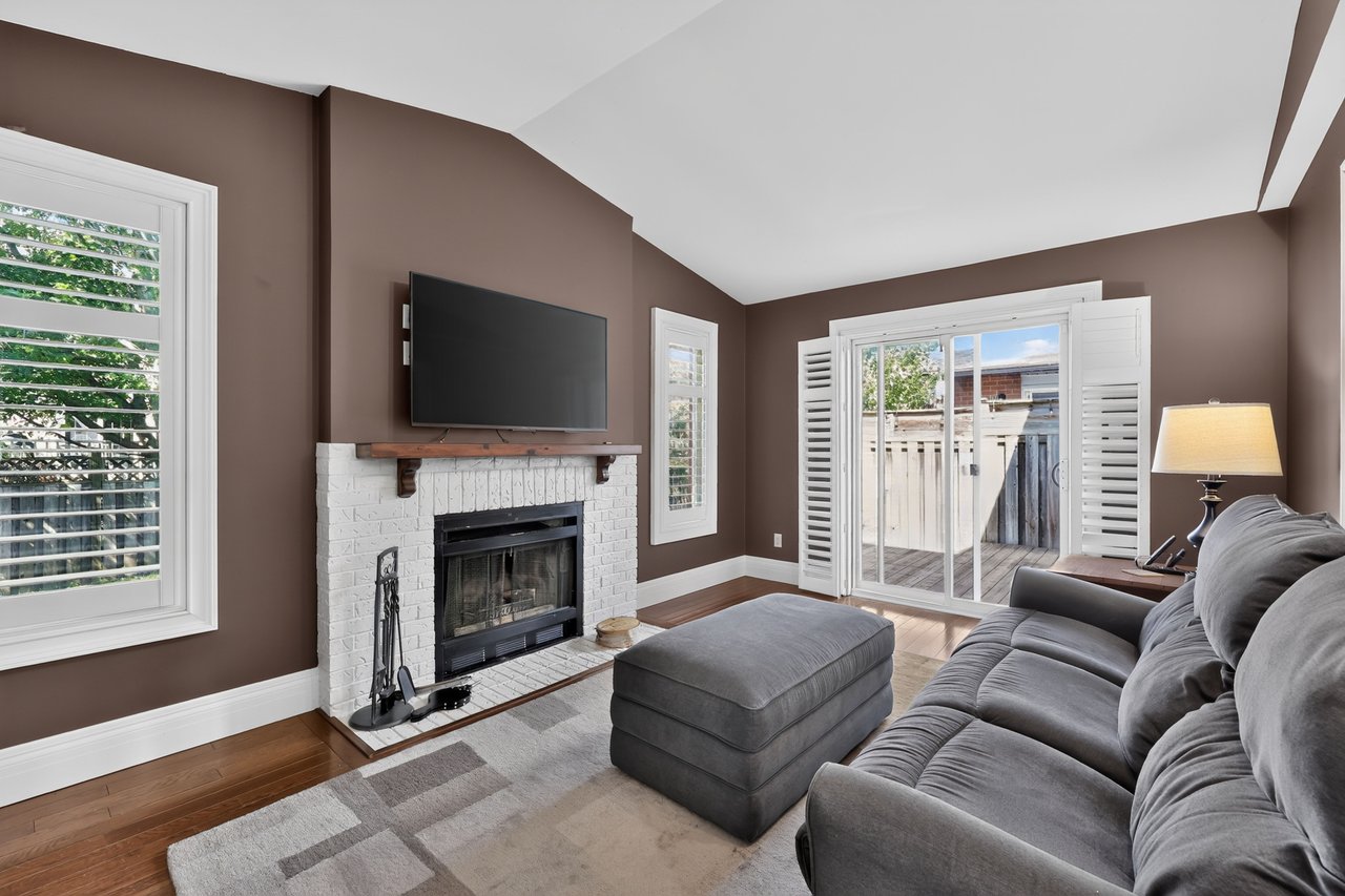 2102 Salma Crescent, Burlington