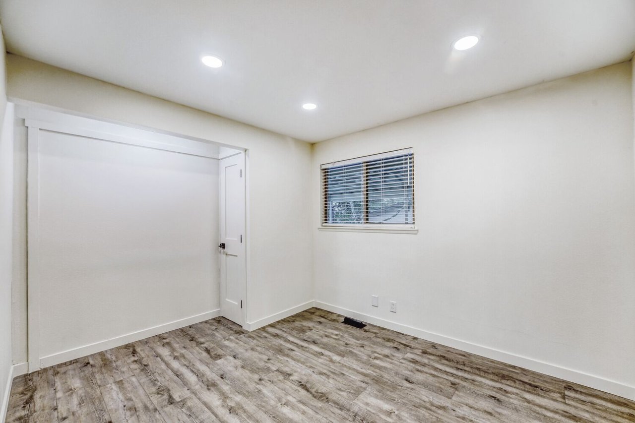 9632 S 216th St, Kent, WA 98031