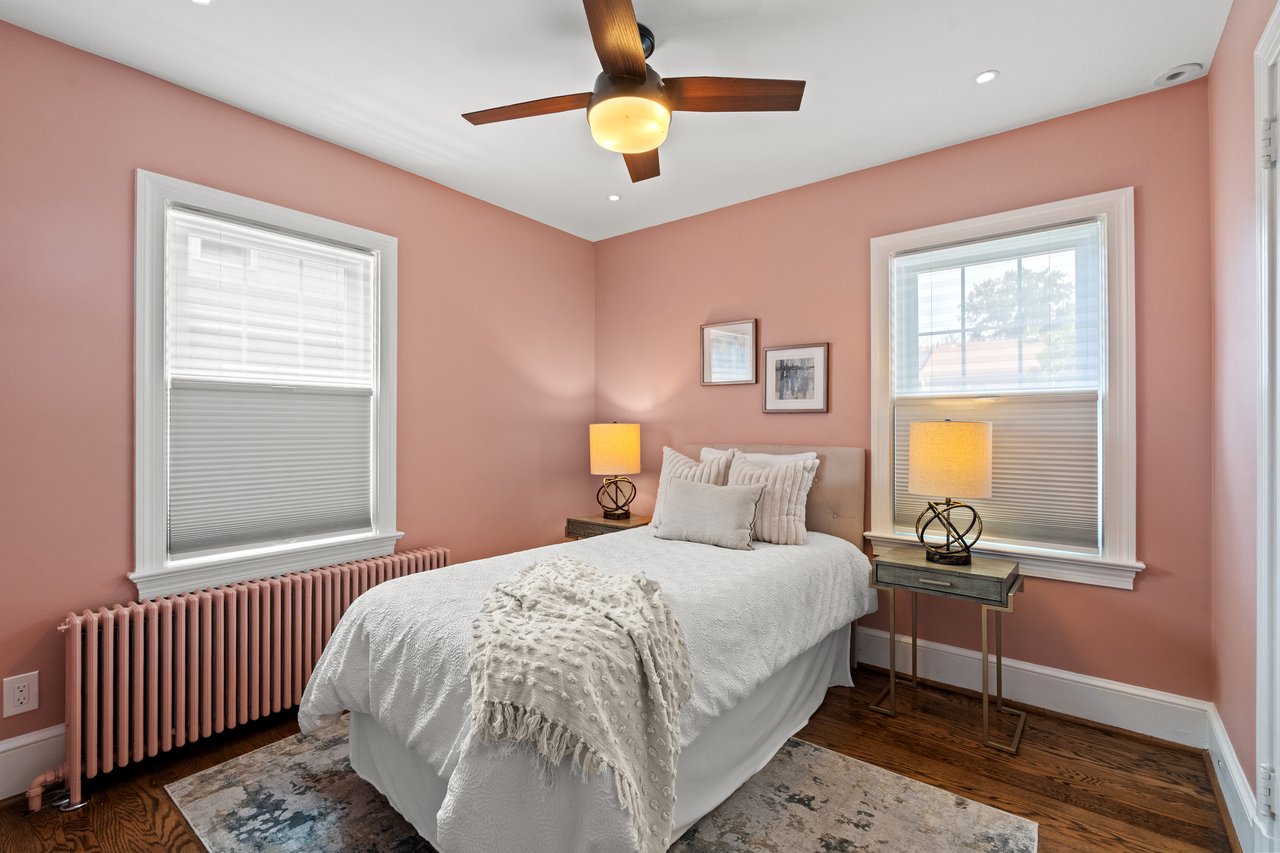 21 W Oak Street