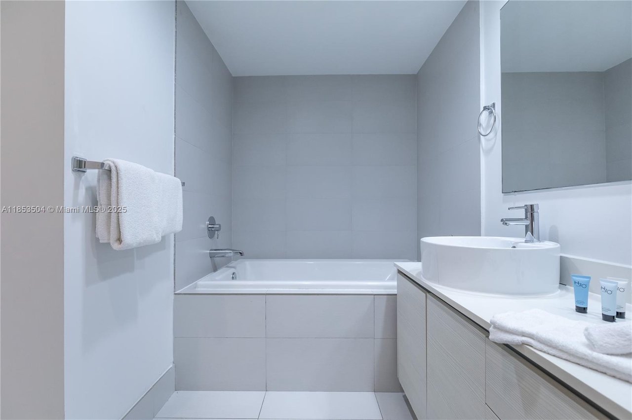 2600 E Hallandale Beach Blvd #2502