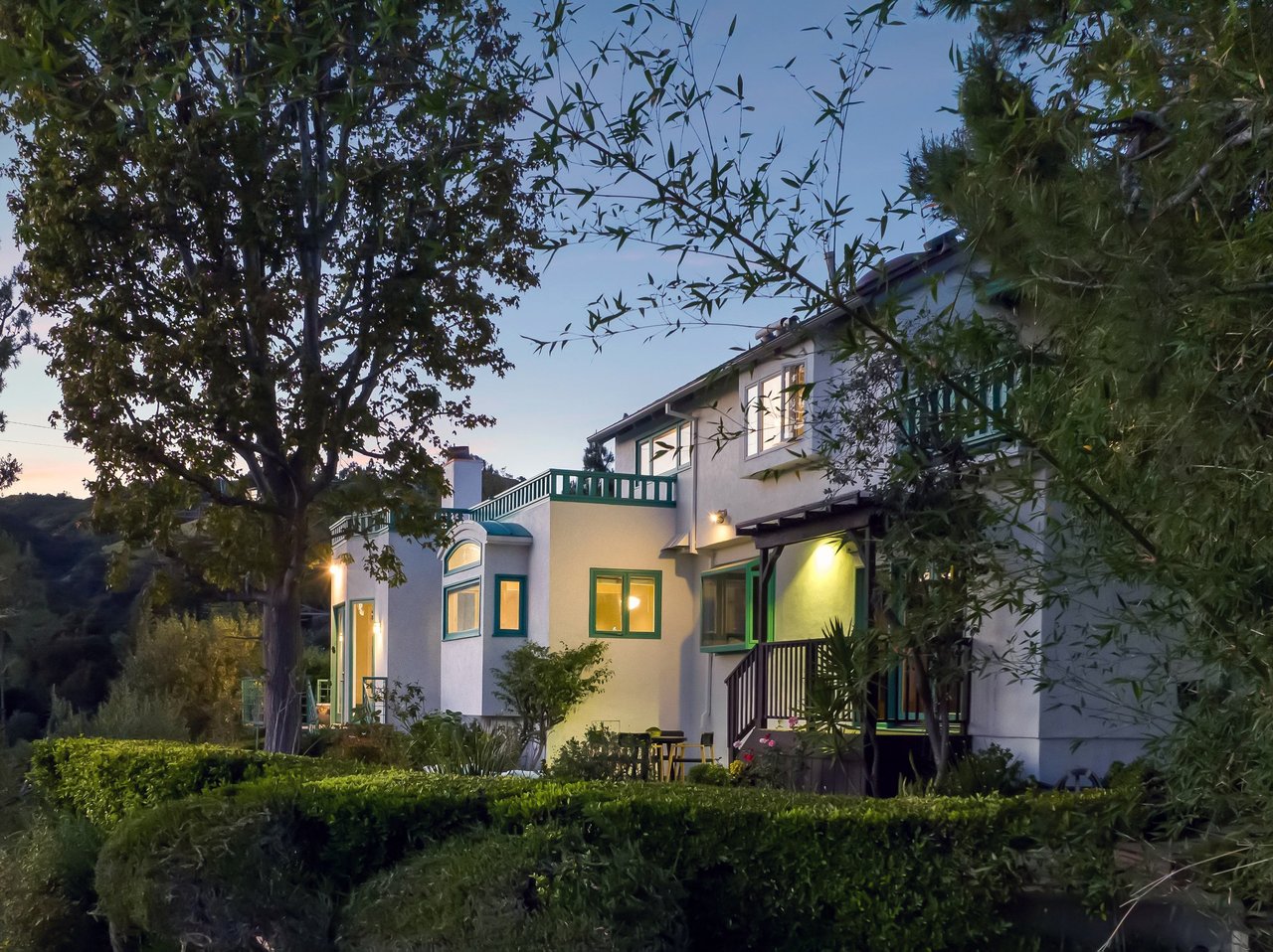 1030 N. Kenter Avenue