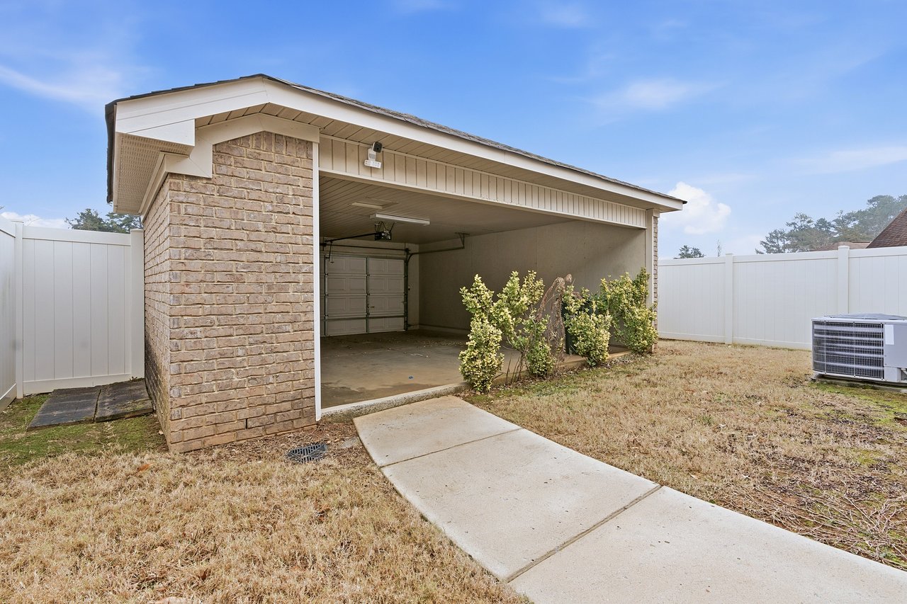 Move-In Ready Townhome with Vaulted Ceilings, Lawn Care & Pool!