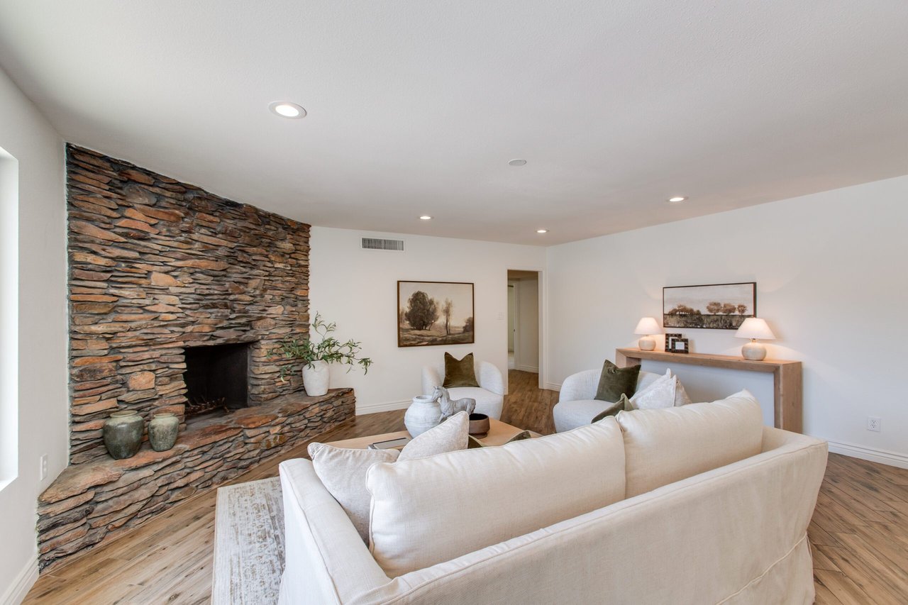3020 E Mission Lane