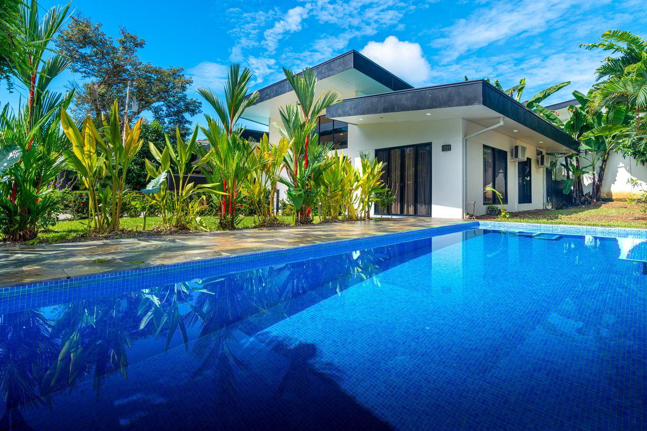 Modern 3 Bedroom Home - Walking distance to it all!