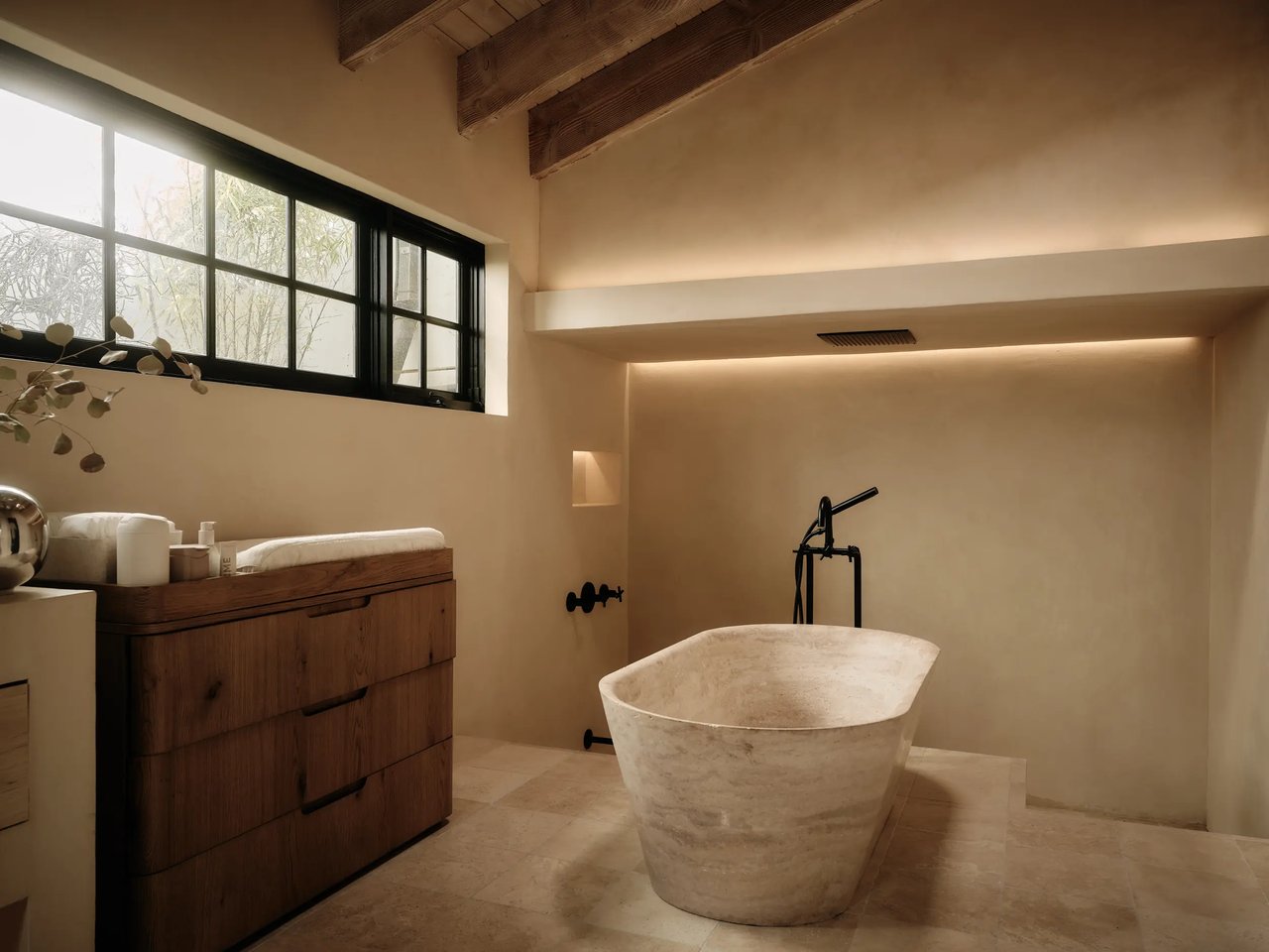 2729 Nichols Canyon Rd