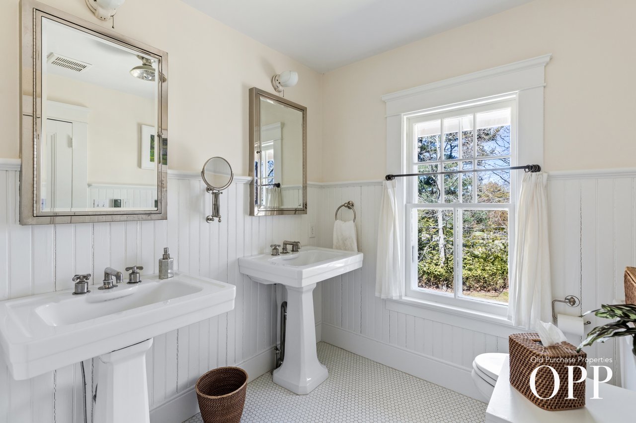 A MOVE-IN READY BELLPORT ORIGINAL