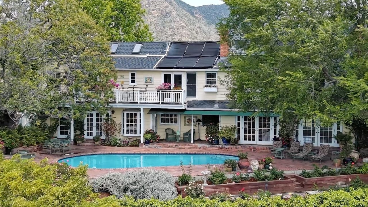 A Slice of Heaven in Lake Hollywood