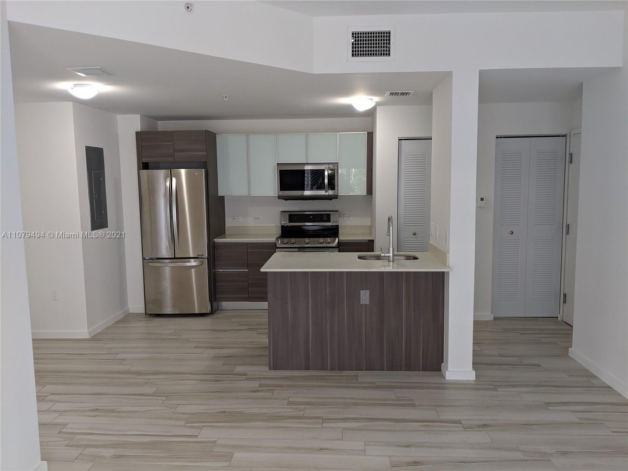 481 NE 29th St Unit #306