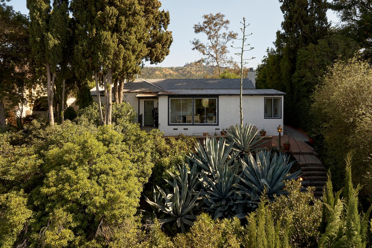 11764 Laurelcrest Drive in Studio City