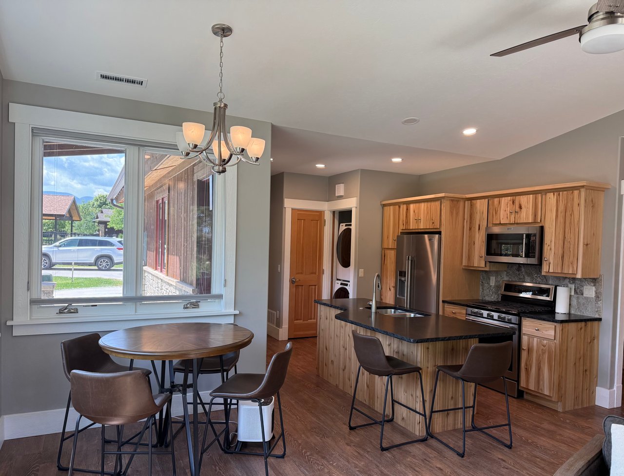 11 Creekside Lane