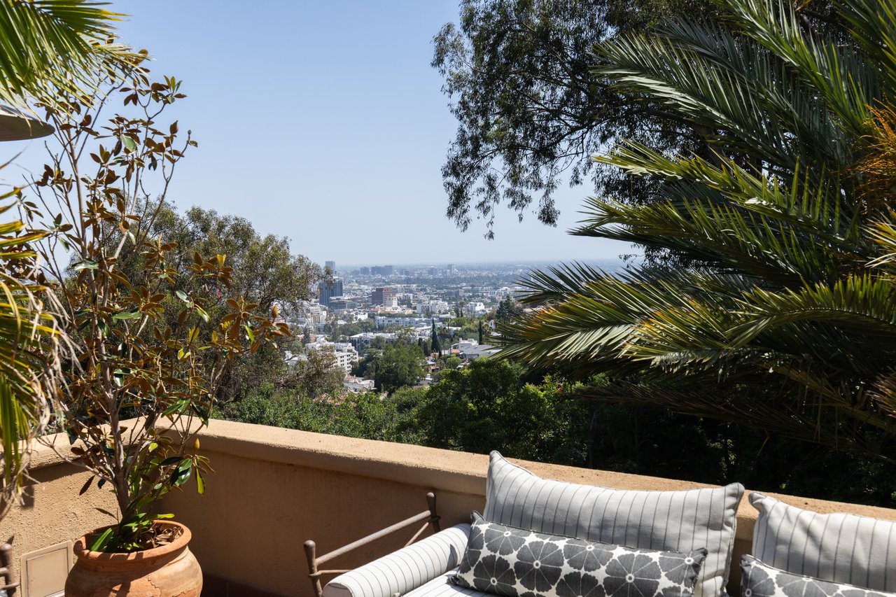 6964 Los Tilos Rd, Hollywood Hills