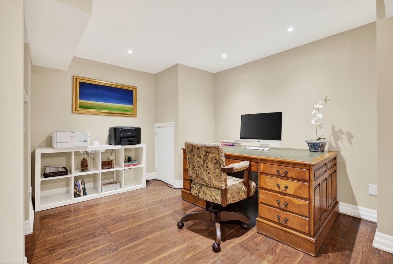 Aldershot Lakeside Elegance