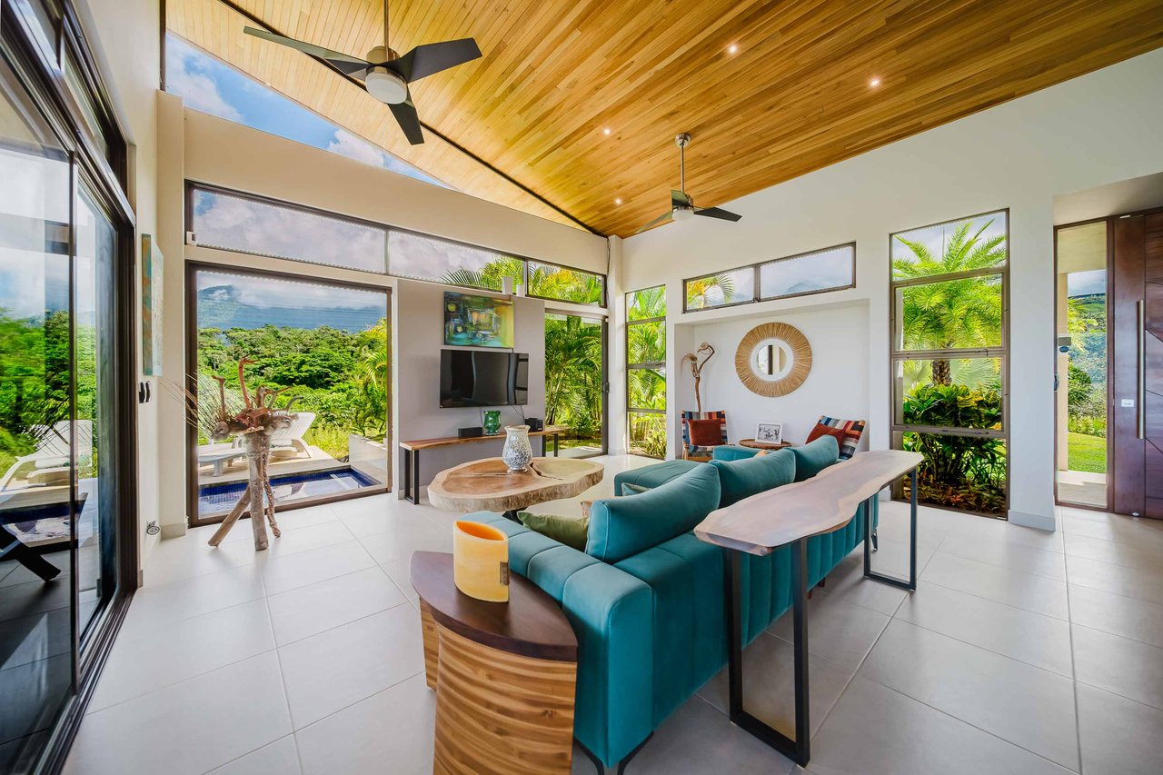 Guest House and Infinity Pool Ocean View Luxury Estate